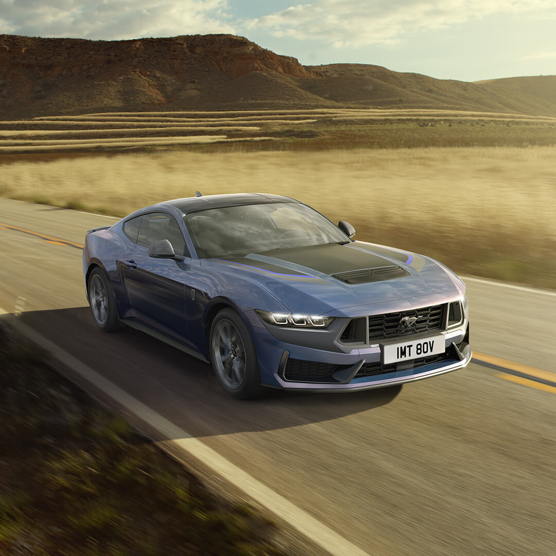 Blå Ford Mustang 2024