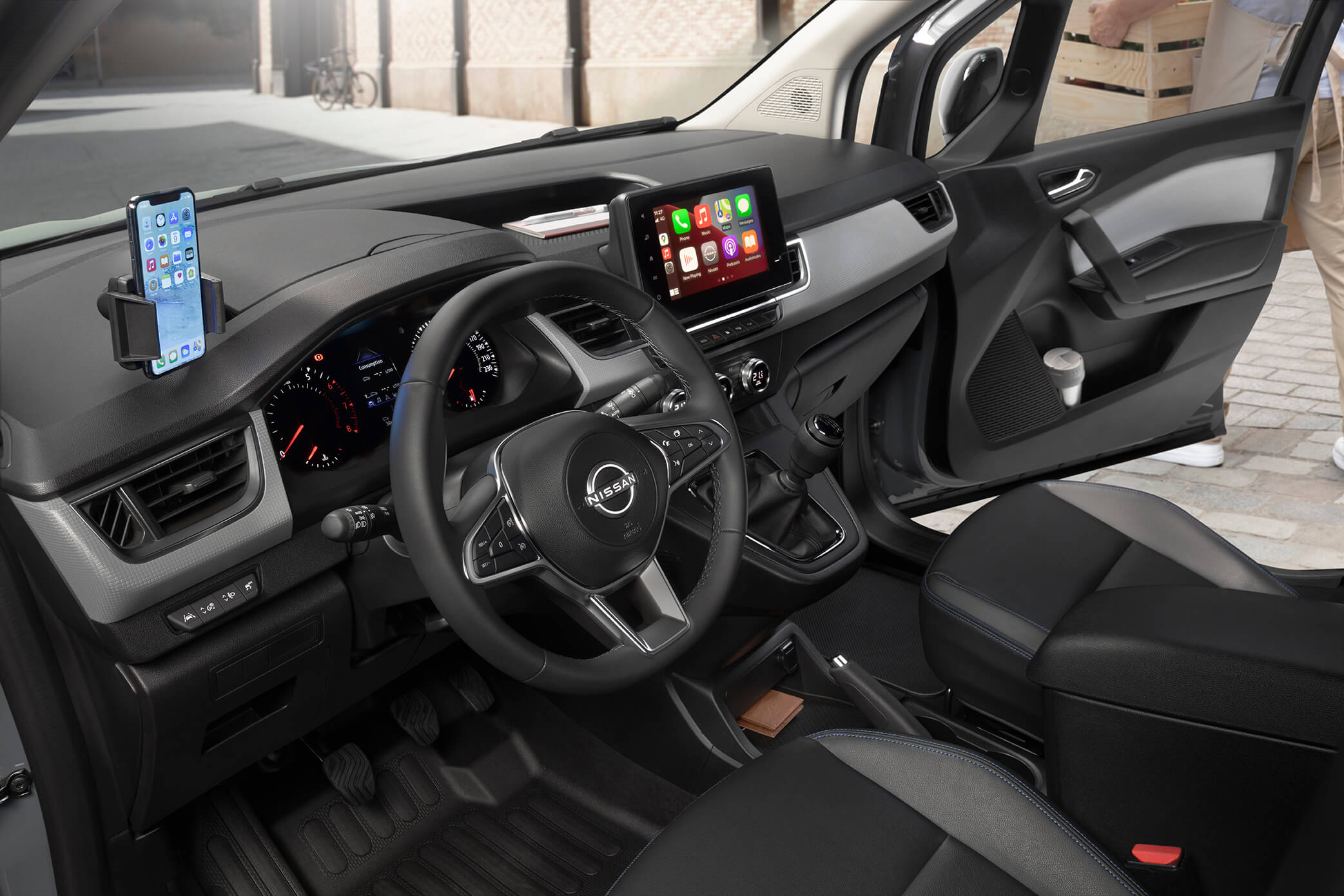 NISSAN Townstar Electric interiör. insidan skåpbil nissan elektisk skåpbil.