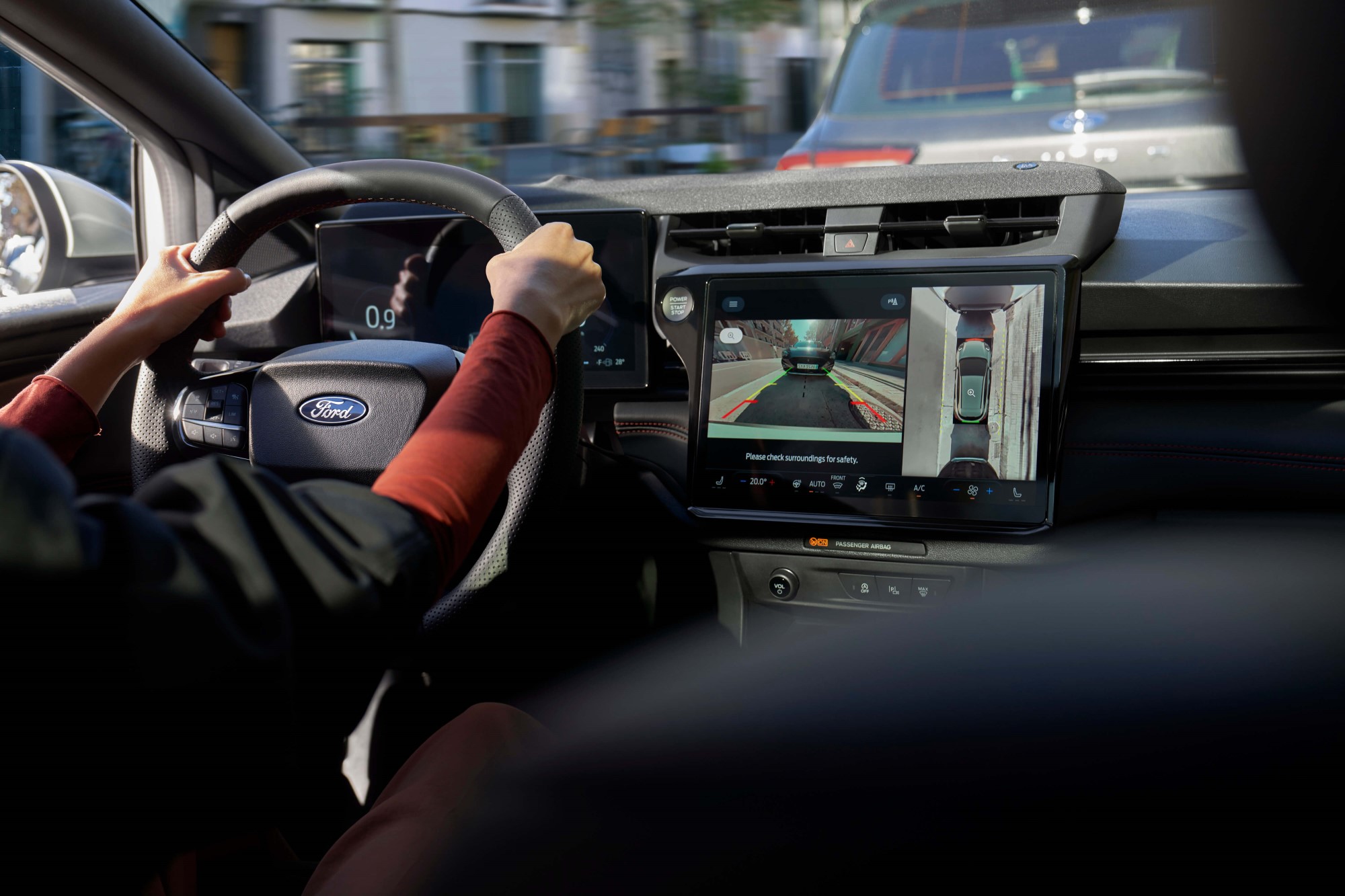 Stor display i bilen ford puma